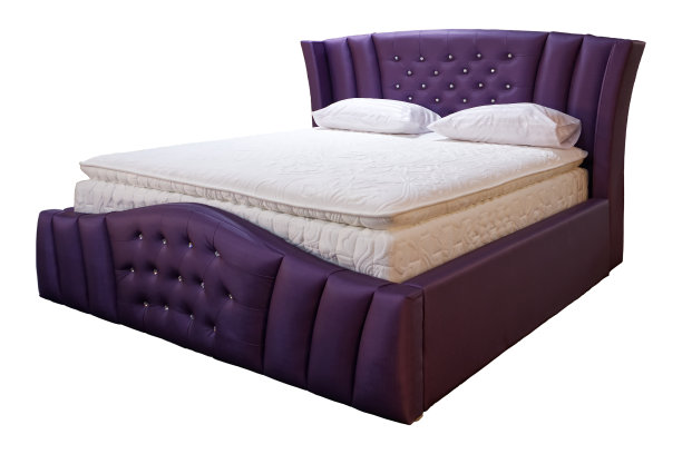 紫色床孤立在白色背景上图片下载
