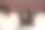 年轻的女摄影师走在古代拱桥的股票照片图片下载