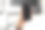 女人的手握着智能手机图片下载