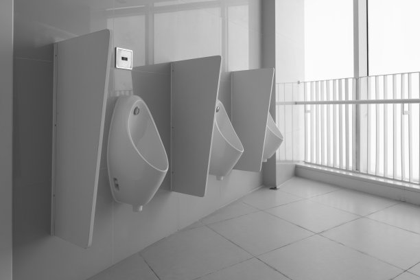 男厕室内空间的侧视图图片下载