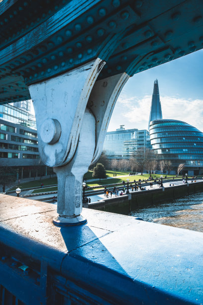 泰晤士河上的伦敦塔桥图片下载