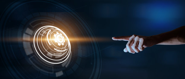 在黑色的背景下，双手正在触摸未来的技术。未来科技的概念。图片下载