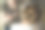 化妆师在婚礼前的一个早晨为新娘做准备。图片下载