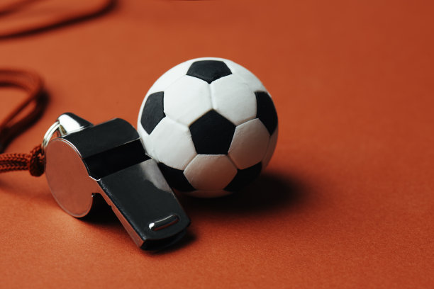 口哨和足球图片下载