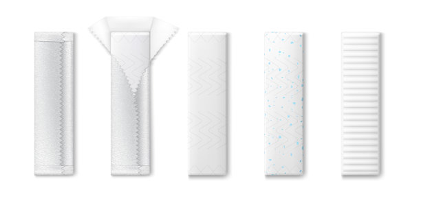 口香糖。白色泡泡糖模型。耐嚼的牙齿美白板。白色薄荷口香糖设置广告和包装元素，孤立在白色背景，三维矢量现实的插图图片下载