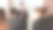时髦的商人在做演示图片下载