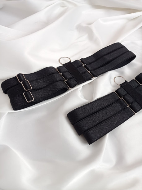 内衣配件。背景是白色的。广告的概念。手工制作的。图片下载