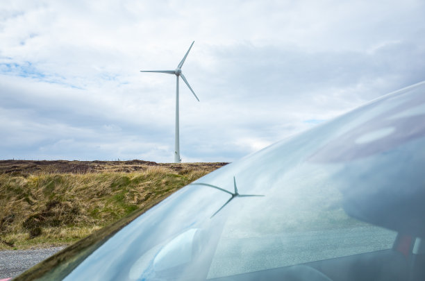 电动汽车和风能涡轮机图片下载