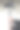 男子手持相机并拍照图片下载