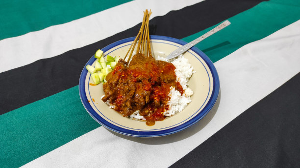 羊肉沙爹配米饭照片图片下载