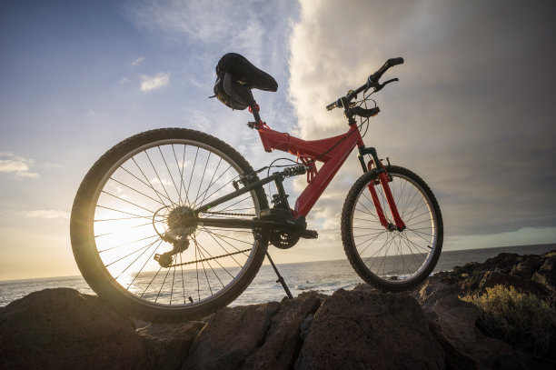 日落时的山地车图片图片下载