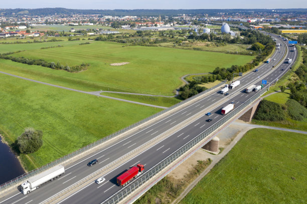 公路桥梁货物运输图片下载