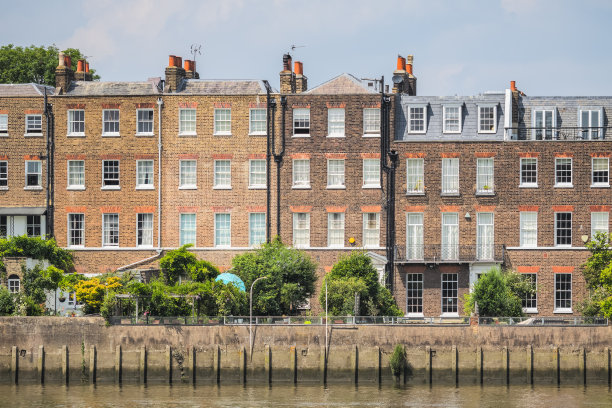 伦敦汉默史密斯河畔的梯田住宅图片下载