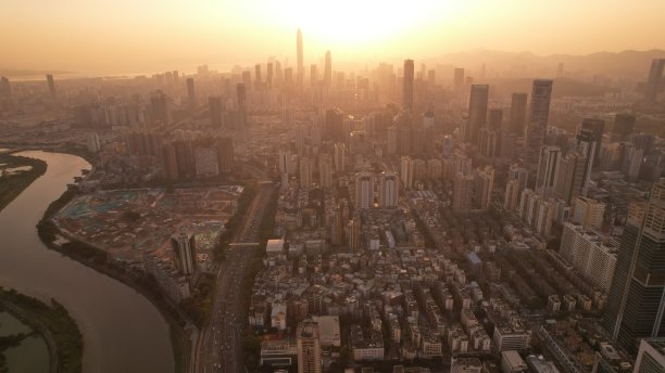 从香港马草龙地区边界看深圳的天际线图片下载
