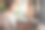 亚洲年轻的商业女性正在使用电脑笔记本电脑在咖啡馆的木制柜台上做她的工作，为数字生活中的商业企业家和自由职业者提供远程工作场所的概念。图片下载