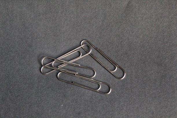 回形针，一种整理纸张的工具图片下载