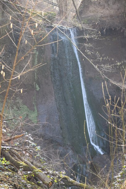 薄的瀑布图片下载