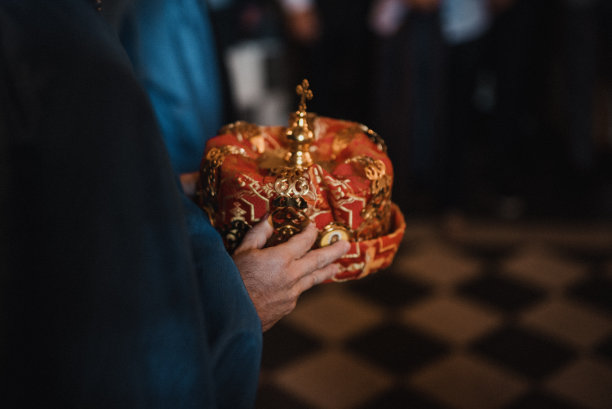 婚礼婚礼在教堂的股票照片。图片下载