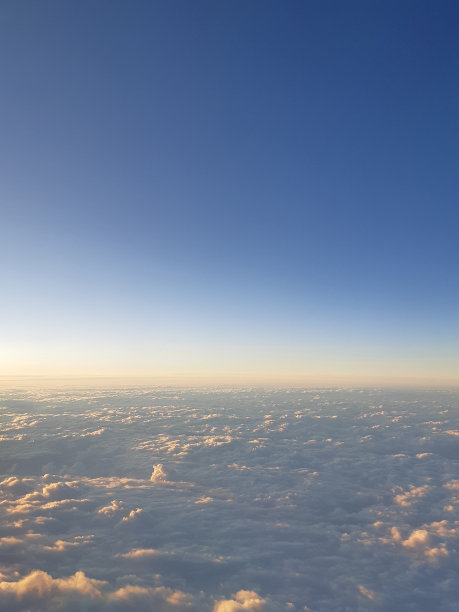 从飞机上看，蓝天白云图片下载