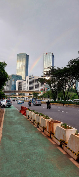 城市里的彩虹图片下载