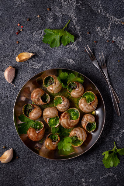 勃艮第蜗牛加香草大蒜油。图片下载