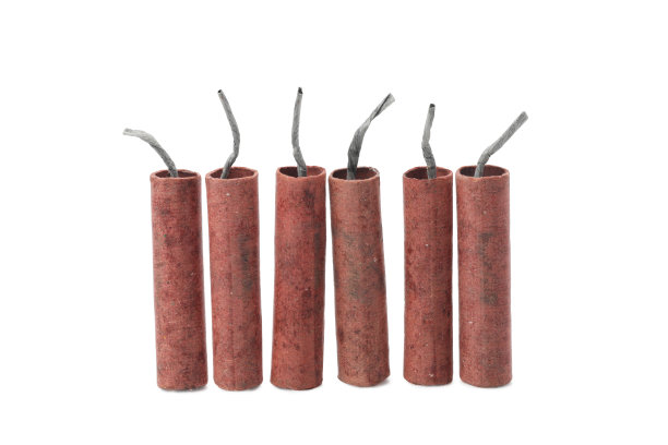 红色爆竹或红色炸药粘在白色上图片下载