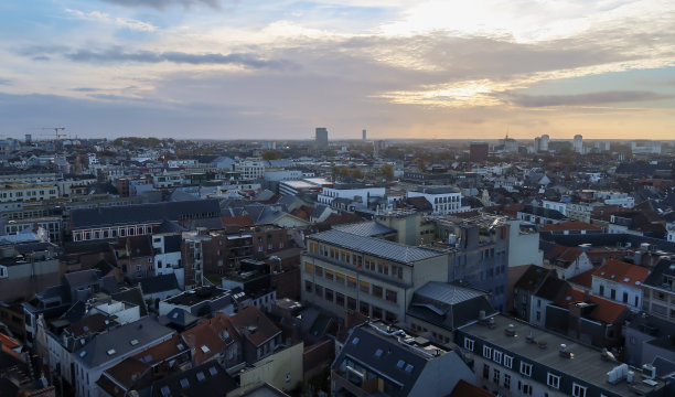 根特日落时的城市景观图片下载