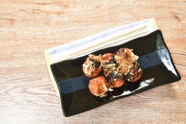 章鱼烧日式煎饺馅章鱼酱蛋黄酱浇上干鱼蘸甜酱油图片下载