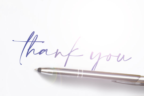 在一张破旧的纸上手写感谢图片下载