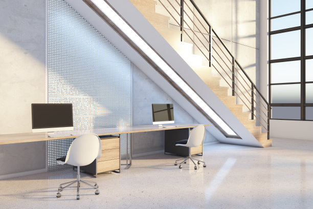 豪华木制和混凝土复式办公室内部与阳光，家具和设备。3 d渲染。图片下载