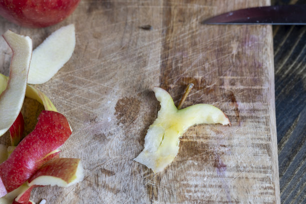 切老板子和红熟苹果片图片下载