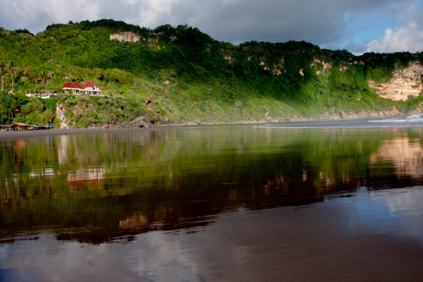青山上的房子图片下载