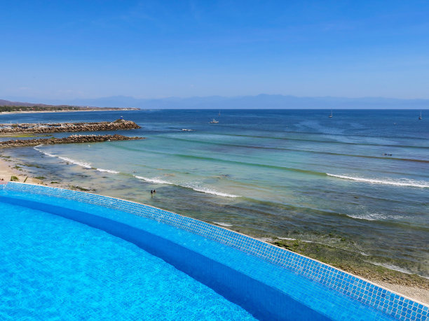 带海景的泳池图片下载