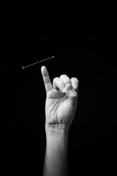 手示范乌克兰手语字母“ї”。图片下载