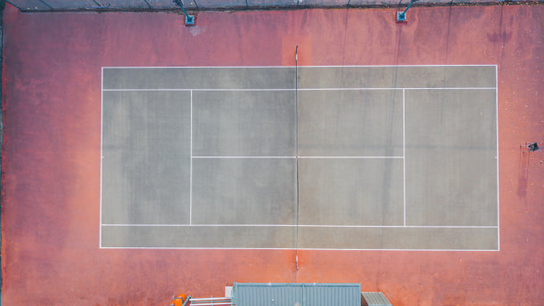 无人机视角的网球场正上方图片下载