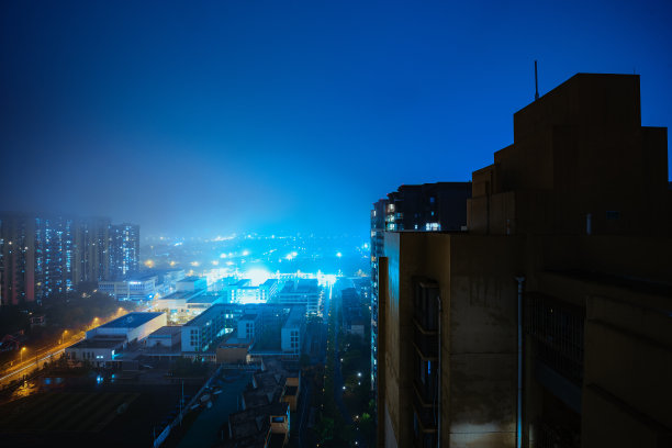 夜晚的城市建筑图片下载