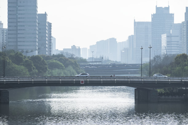 中国杭州，京杭大运河旁的商业区图片下载