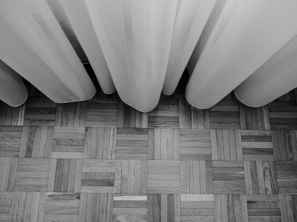 白色房间的窗帘图片下载