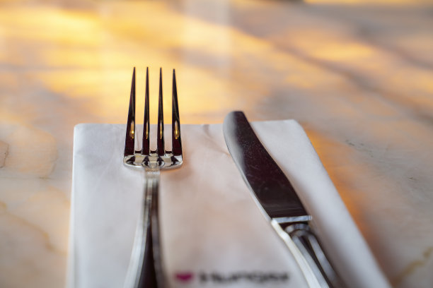 餐具在餐厅图片下载