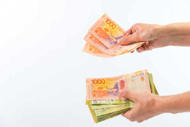 一手拿钱，白底，财务观念，费用图片下载