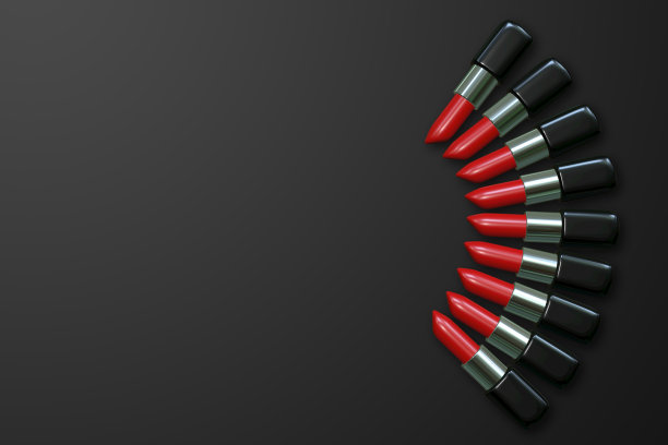 彩色口红在黑色的背景图片下载