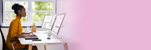 非裔美国女性程序员。女孩编码图片下载