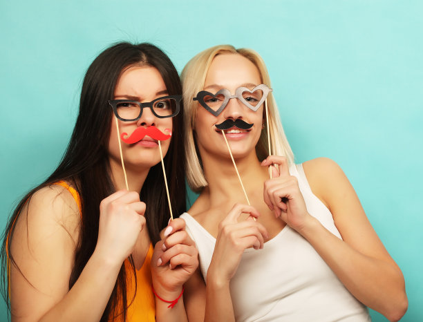 生活方式、美容和人的观念:潮女最好的朋友图片下载