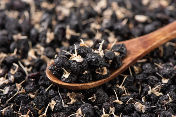 黑色枸杞汤匙背景图片下载