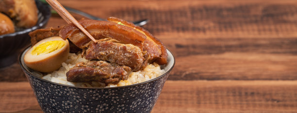 红烧肉是台湾著名的街头小吃。图片下载