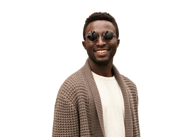 时尚的微笑的年轻非洲人的肖像穿着针织开衫孤立在白色背景图片下载
