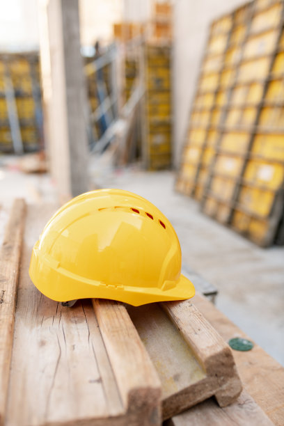 黄色的安全帽图片下载