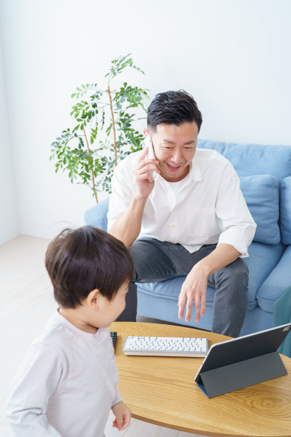 打扰父亲的孩子图片下载