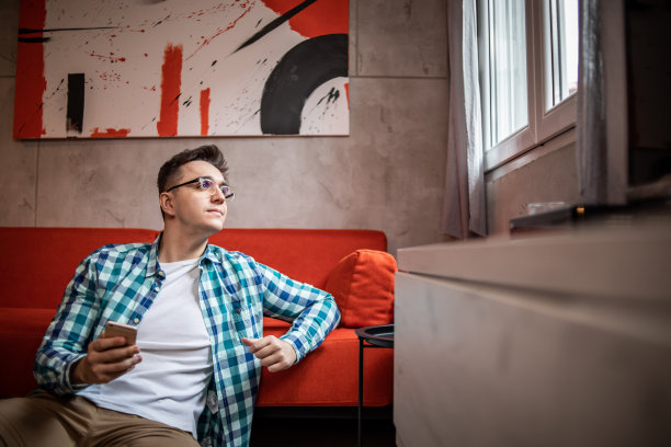 在公寓里的空闲时间图片下载