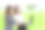 在有农业灌溉系统的田地里，拿着笔记本电脑的女商人。图片下载
